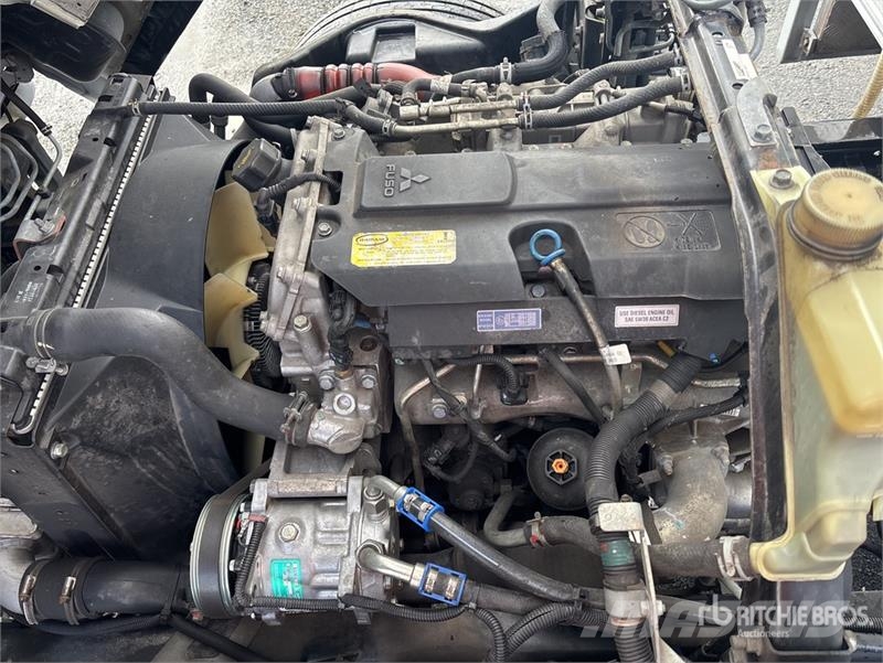 Mitsubishi Fuso Canter 7/800 4x2 Refrigerated Truck شاحنات بدرجة حرارة قابلة للضبط