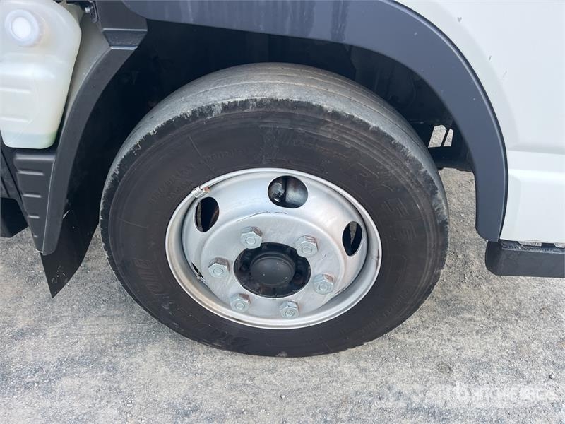 Mitsubishi Fuso Canter 7/800 4x2 Refrigerated Truck شاحنات بدرجة حرارة قابلة للضبط