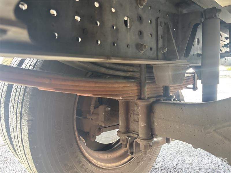 Mitsubishi Fuso Canter 7/800 4x2 Refrigerated Truck شاحنات بدرجة حرارة قابلة للضبط