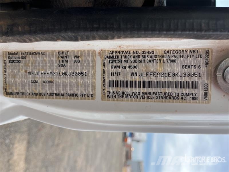 Mitsubishi Fuso Canter 7/800 4x2 Crew Cab Flatbed Truck Flatbed / Dropside trucks