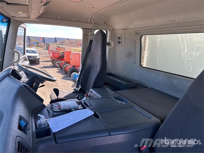 Mitsubishi Fuso FFV 6x2 Curtain Side Truck (Inoperable) Curtain sider trucks