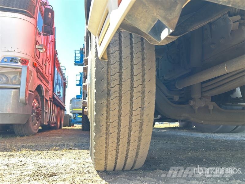 Mitsubishi Fuso FFV 6x2 Curtain Side Truck (Inoperable) Curtain sider trucks