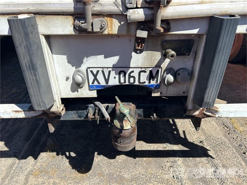 Mitsubishi Fuso FFV 6x2 Curtain Side Truck (Inoperable) Curtain sider trucks