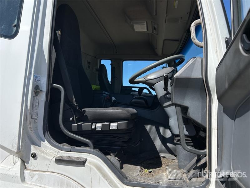 Mitsubishi Fuso FFV 6x2 Curtain Side Truck (Inoperable) Curtain sider trucks