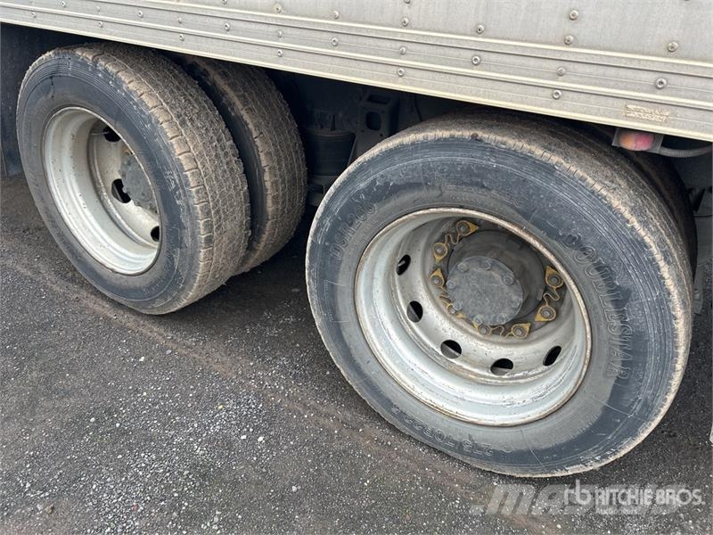 Mitsubishi Fuso Fighter FN600 6x2 Refrigerated Truck شاحنات بدرجة حرارة قابلة للضبط