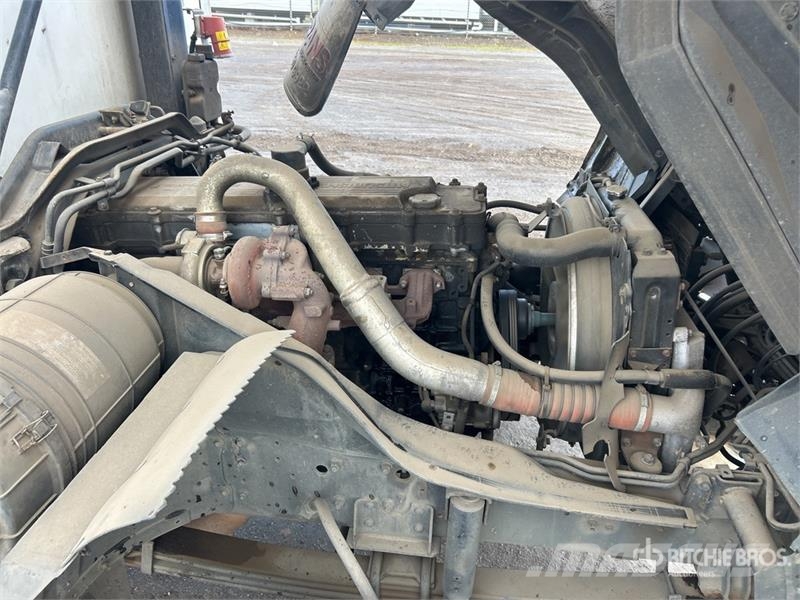Mitsubishi Fuso Fighter FN600 6x2 Refrigerated Truck شاحنات بدرجة حرارة قابلة للضبط