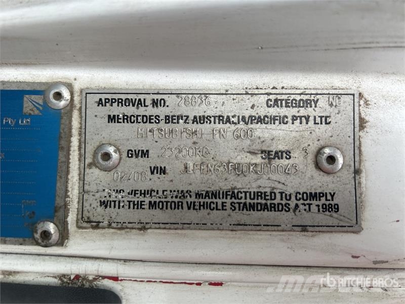 Mitsubishi Fuso Fighter FN600 6x2 Refrigerated Truck شاحنات بدرجة حرارة قابلة للضبط