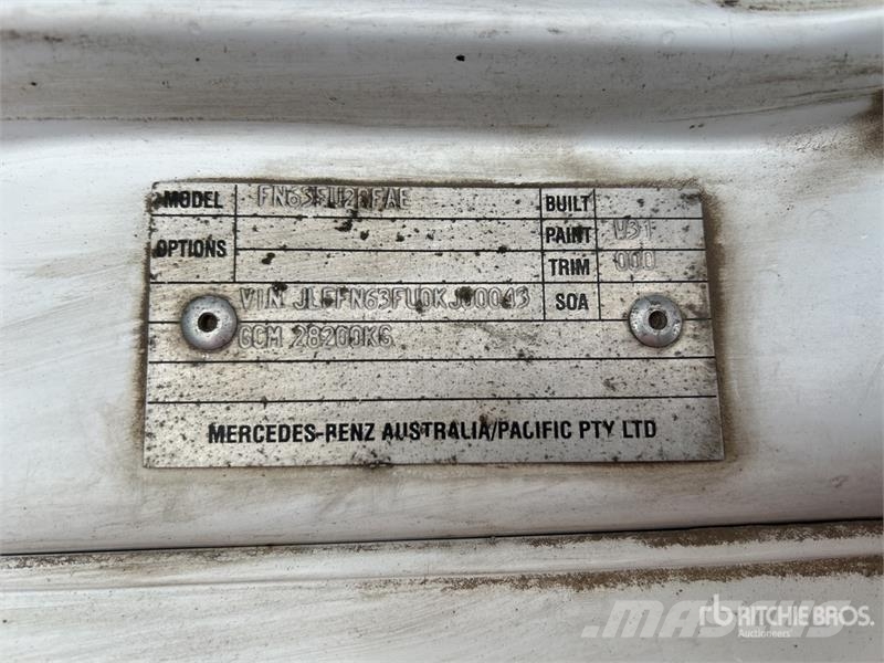 Mitsubishi Fuso Fighter FN600 6x2 Refrigerated Truck شاحنات بدرجة حرارة قابلة للضبط