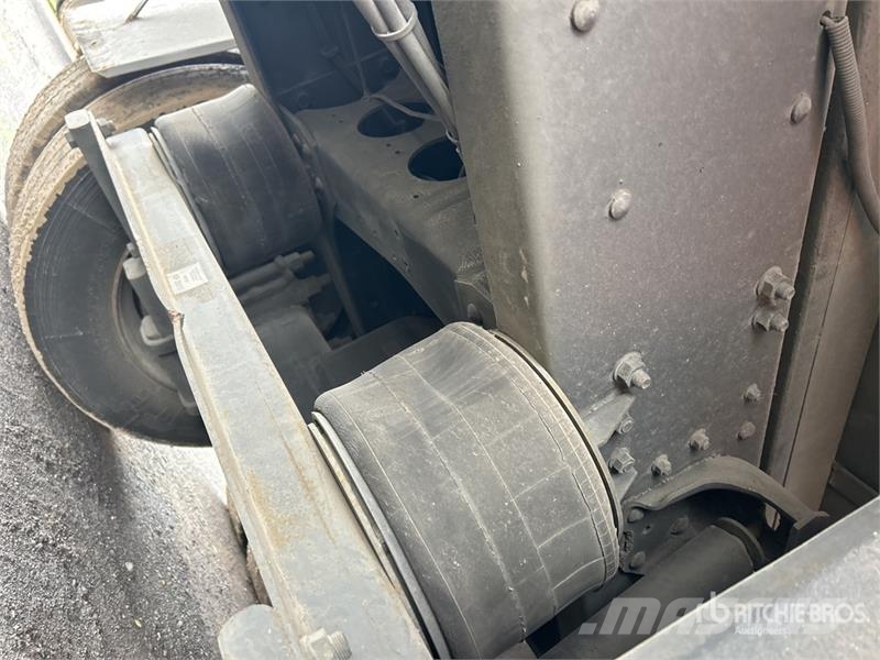 Mitsubishi Fuso Fighter FN600 6x2 Refrigerated Truck شاحنات بدرجة حرارة قابلة للضبط