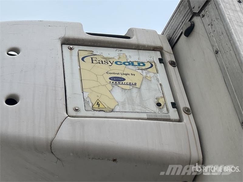 Mitsubishi Fuso Fighter FN600 6x2 Refrigerated Truck شاحنات بدرجة حرارة قابلة للضبط