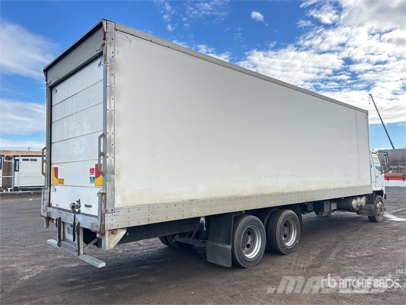 Mitsubishi Fuso Fighter FN600 6x2 Refrigerated Truck شاحنات بدرجة حرارة قابلة للضبط