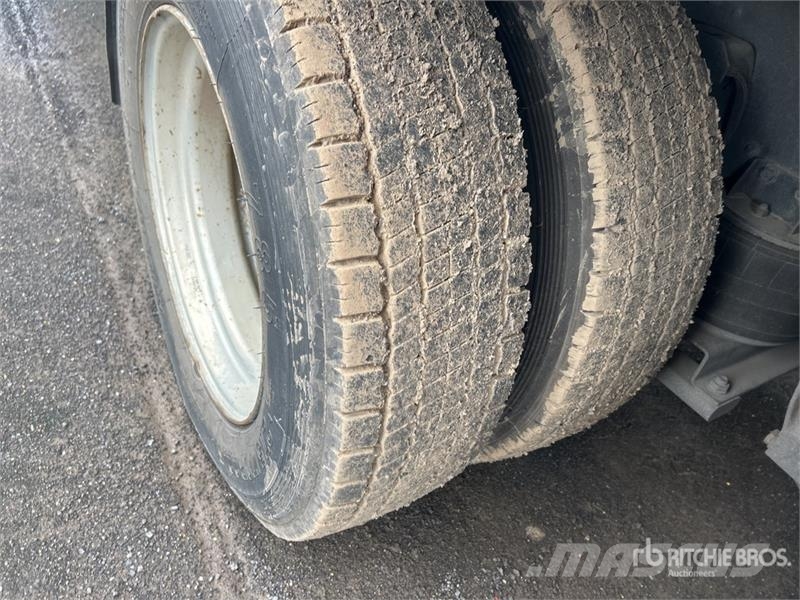 Mitsubishi Fuso Fighter FN600 6x2 Refrigerated Truck شاحنات بدرجة حرارة قابلة للضبط
