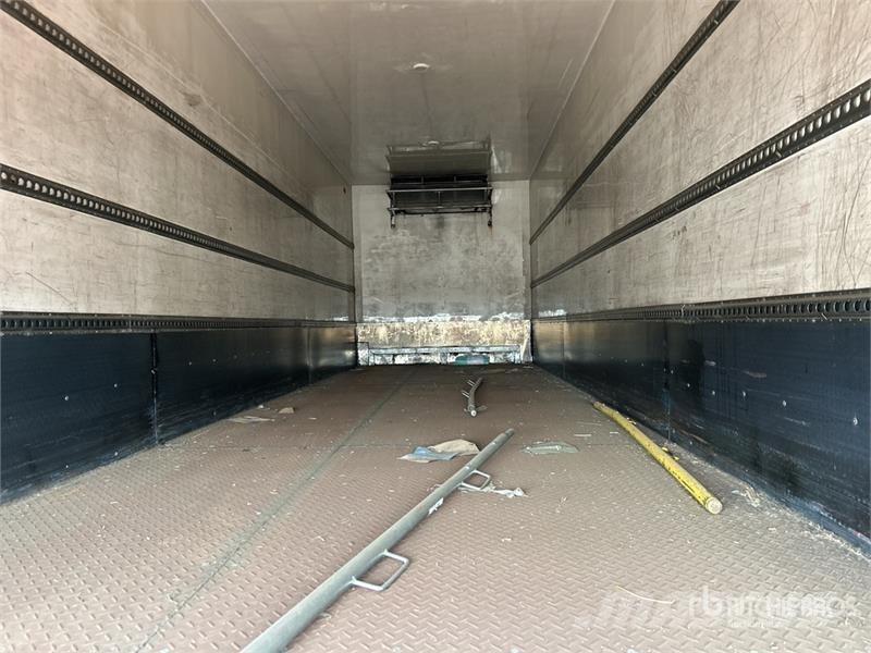 Mitsubishi Fuso Fighter FN600 6x2 Refrigerated Truck شاحنات بدرجة حرارة قابلة للضبط