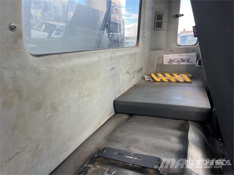 Mitsubishi Fuso Fighter FK617H 4x2 Service Truck 都市/通用型車輛
