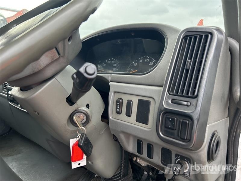Mitsubishi Fuso Fighter FN600 6x2 Refrigerated Truck شاحنات بدرجة حرارة قابلة للضبط