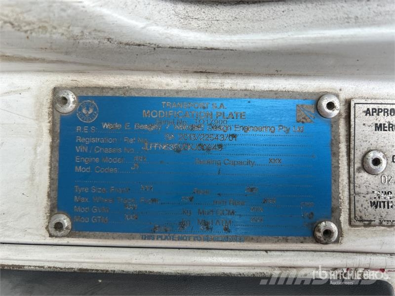 Mitsubishi Fuso Fighter FN600 6x2 Refrigerated Truck شاحنات بدرجة حرارة قابلة للضبط
