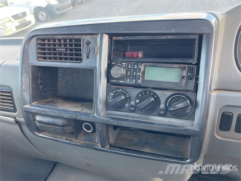 Mitsubishi Fuso Fighter FK617H 4x2 Service Truck 都市/通用型車輛