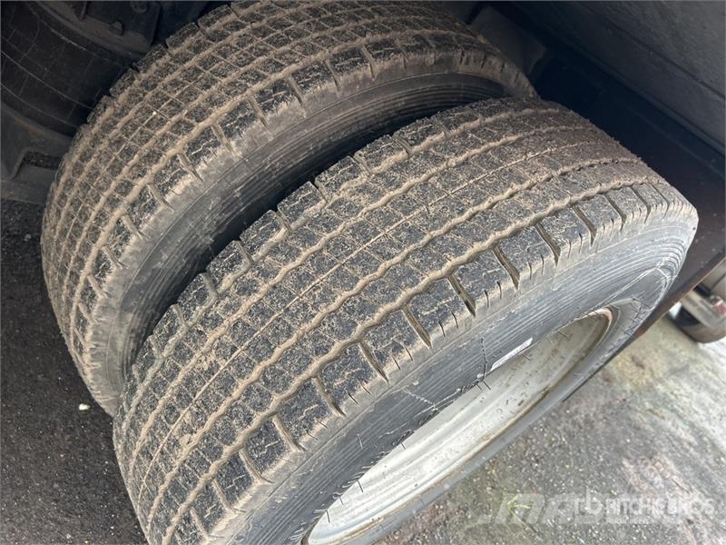 Mitsubishi Fuso Fighter FN600 6x2 Refrigerated Truck شاحنات بدرجة حرارة قابلة للضبط