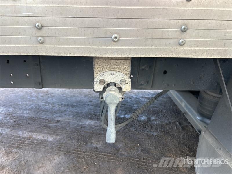 Mitsubishi Fuso Fighter FN600 6x2 Refrigerated Truck شاحنات بدرجة حرارة قابلة للضبط