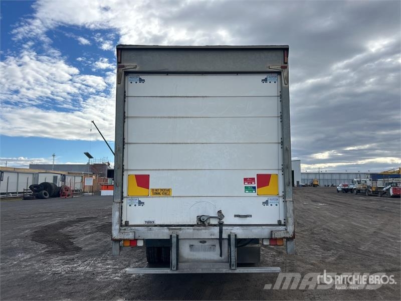 Mitsubishi Fuso Fighter FN600 6x2 Refrigerated Truck شاحنات بدرجة حرارة قابلة للضبط
