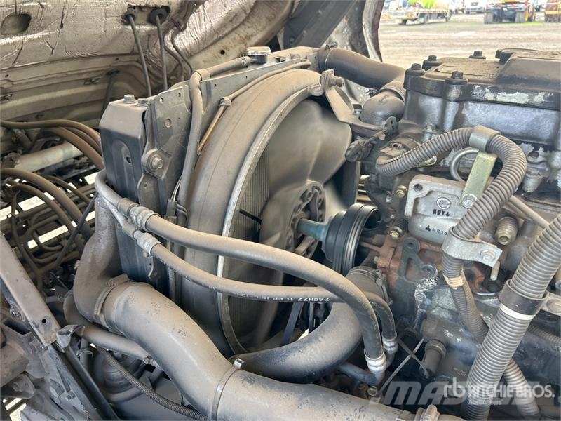 Mitsubishi Fuso Fighter FN600 6x2 Refrigerated Truck شاحنات بدرجة حرارة قابلة للضبط