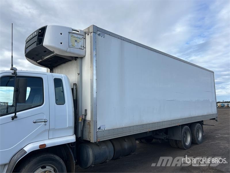 Mitsubishi Fuso Fighter FN600 6x2 Refrigerated Truck شاحنات بدرجة حرارة قابلة للضبط
