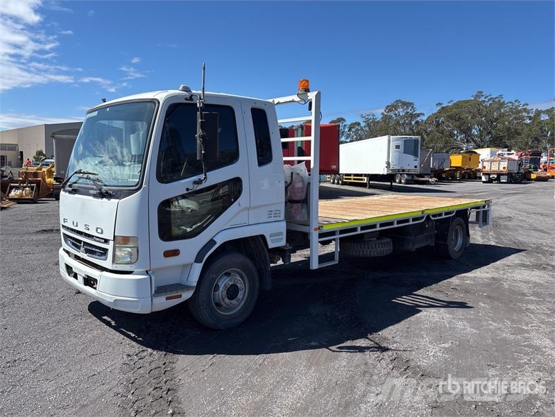 Mitsubishi Fuso FK61 4x2 Flatbed Truck Вантажівки-платформи/бокове розвантаження