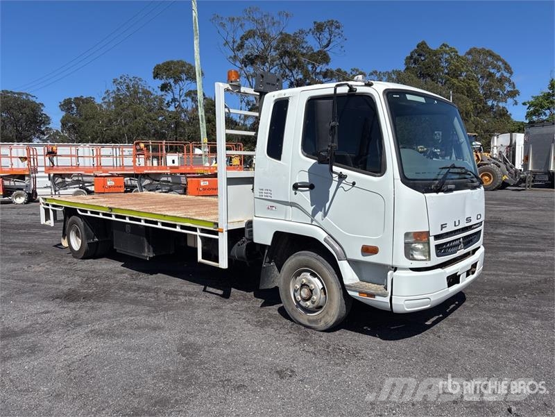 Mitsubishi Fuso FK61 4x2 Flatbed Truck Вантажівки-платформи/бокове розвантаження