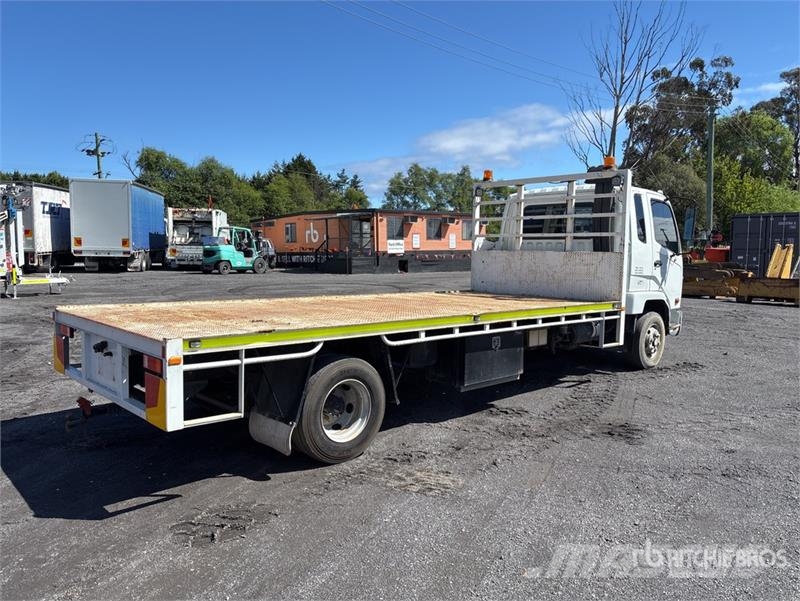 Mitsubishi Fuso FK61 4x2 Flatbed Truck Вантажівки-платформи/бокове розвантаження