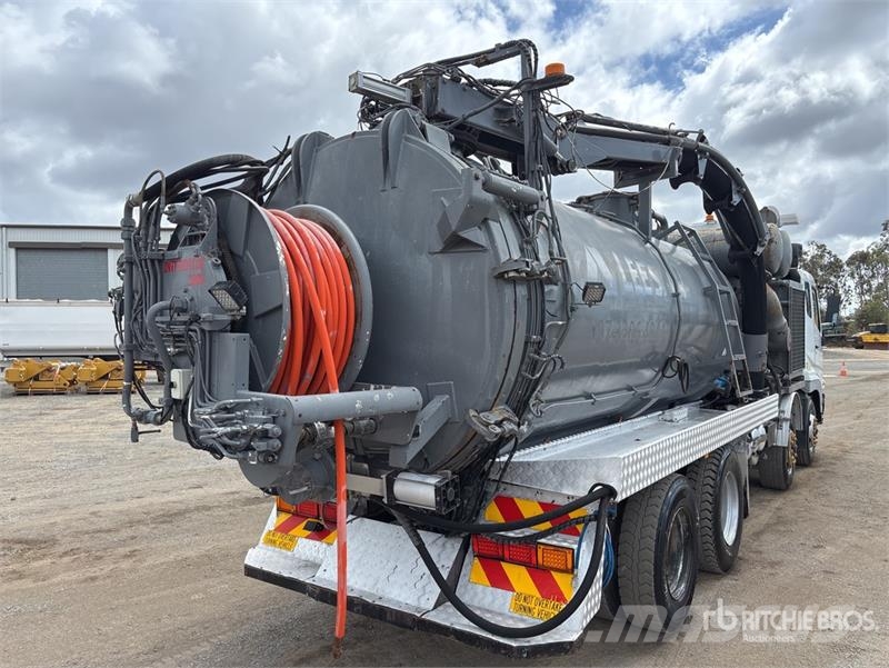Mitsubishi Fuso FS 500 8x4 Twin-Steer Vacuum Excavator Truck Combi / vacuum trucks