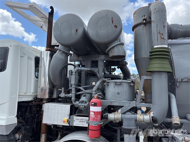 Mitsubishi Fuso FS 500 8x4 Twin-Steer Vacuum Excavator Truck Combi / vacuum trucks
