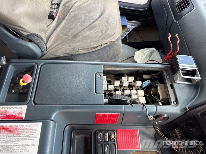 Mitsubishi Fuso FS 500 8x4 Twin-Steer Vacuum Excavator Truck Combi / vacuum trucks