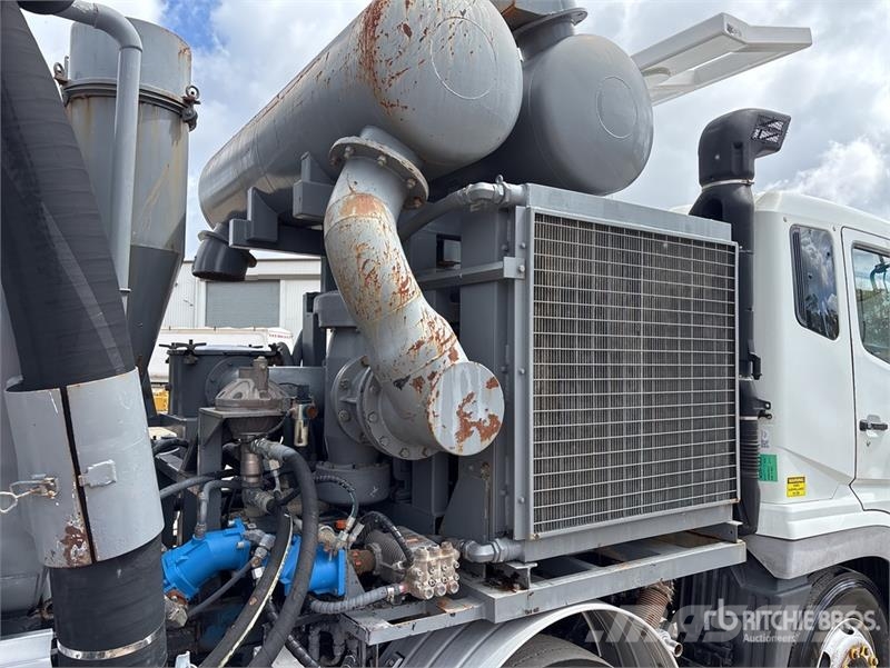 Mitsubishi Fuso FS 500 8x4 Twin-Steer Vacuum Excavator Truck Combi / vacuum trucks
