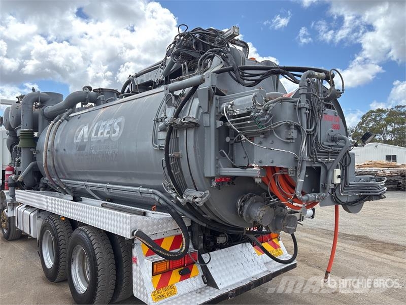 Mitsubishi Fuso FS 500 8x4 Twin-Steer Vacuum Excavator Truck Combi / vacuum trucks