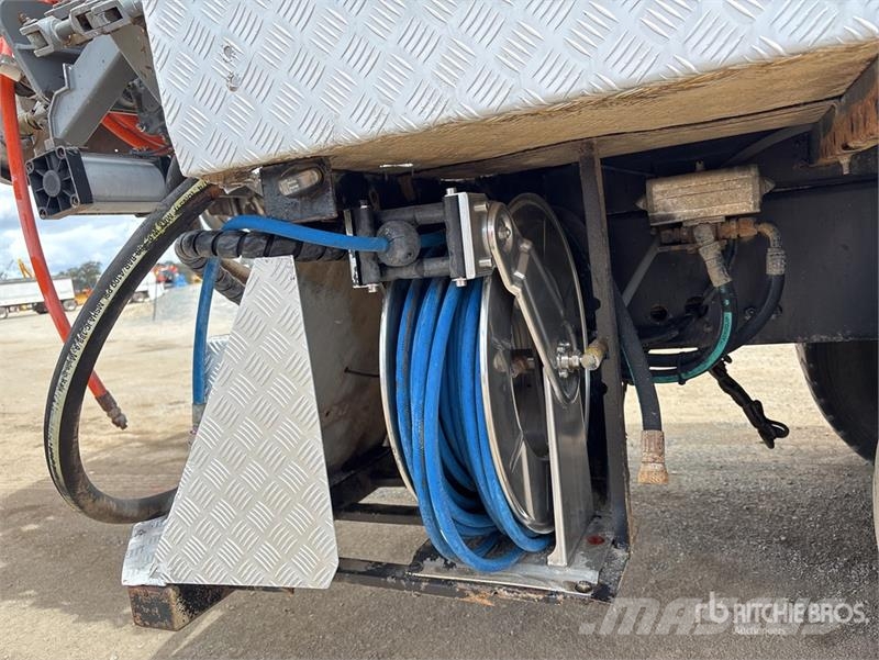 Mitsubishi Fuso FS 500 8x4 Twin-Steer Vacuum Excavator Truck Combi / vacuum trucks
