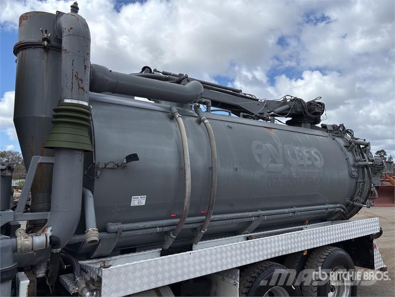 Mitsubishi Fuso FS 500 8x4 Twin-Steer Vacuum Excavator Truck Combi / vacuum trucks