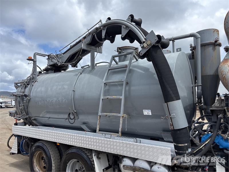 Mitsubishi Fuso FS 500 8x4 Twin-Steer Vacuum Excavator Truck Combi / vacuum trucks