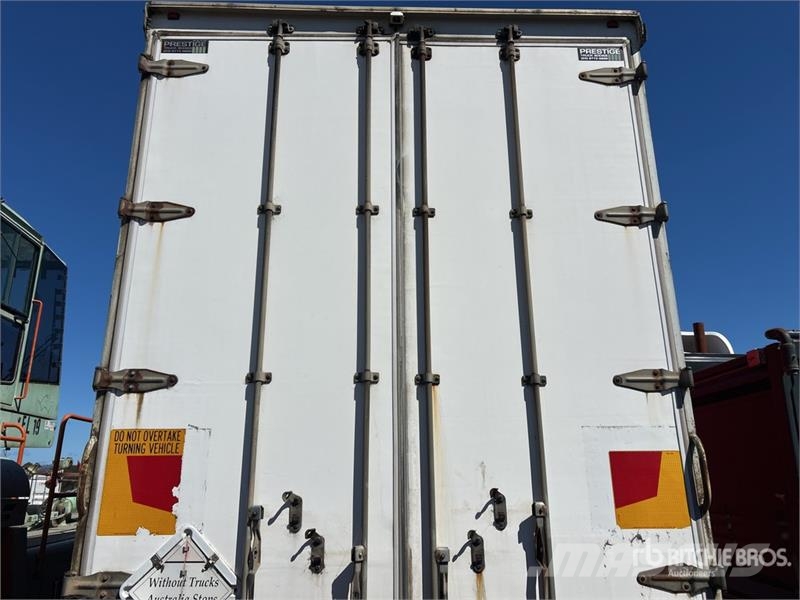 Mitsubishi Fuso FV 500 6x2 Curtain Side Truck (Inoperable) Kamioni sa ceradom