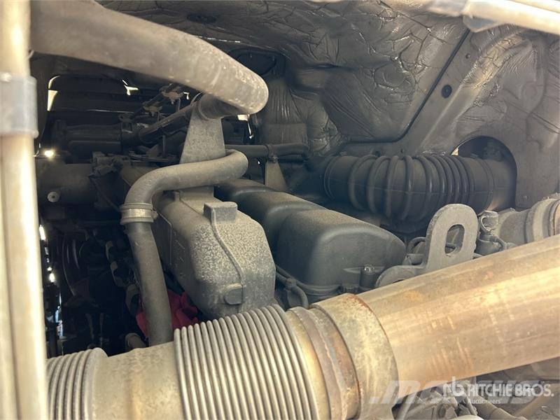 Mitsubishi Fuso FV 500 6x2 Curtain Side Truck (Inoperable) Kamioni sa ceradom