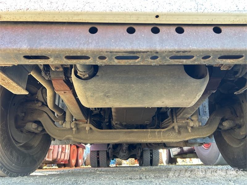 Mitsubishi Fuso FV 500 6x2 Curtain Side Truck (Inoperable) Kamioni sa ceradom