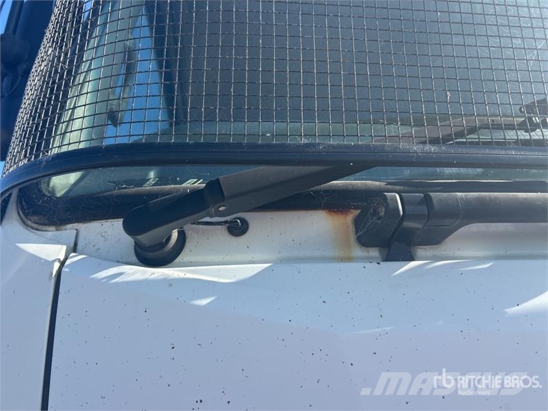 Mitsubishi Fuso FV 500 6x2 Curtain Side Truck (Inoperable) Kamioni sa ceradom