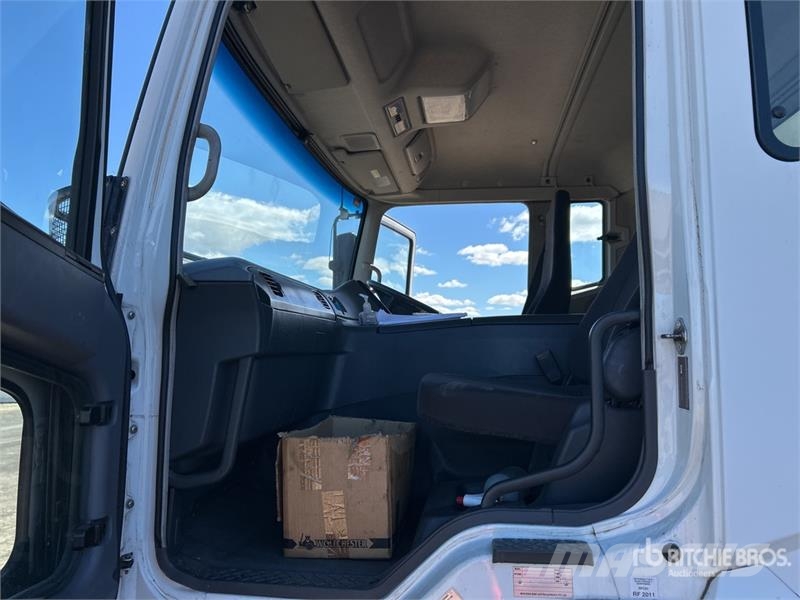 Mitsubishi Fuso FV 500 6x2 Curtain Side Truck (Inoperable) Kamioni sa ceradom