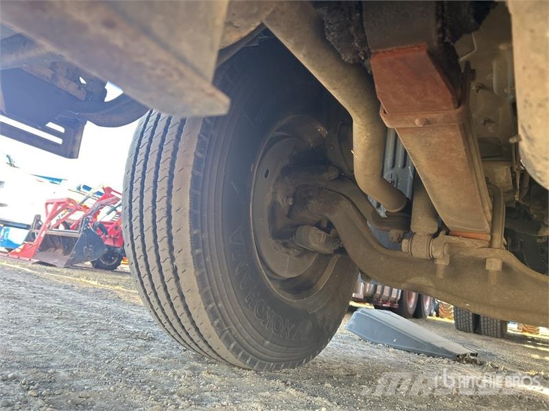 Mitsubishi Fuso FV 500 6x2 Curtain Side Truck (Inoperable) Kamioni sa ceradom