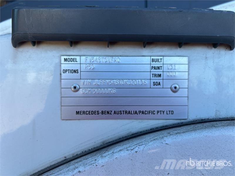Mitsubishi Fuso FV 500 6x2 Curtain Side Truck (Inoperable) Kamioni sa ceradom