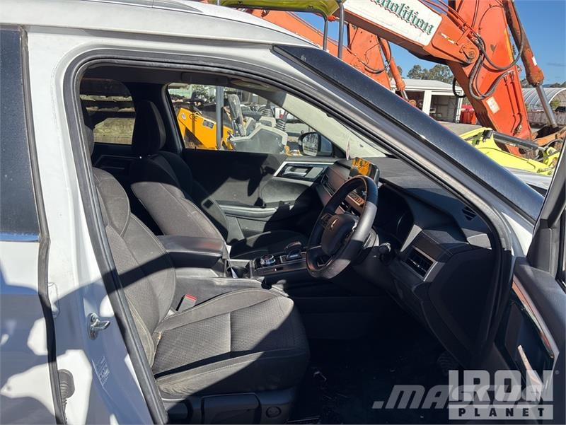 Mitsubishi Outlander PKWs