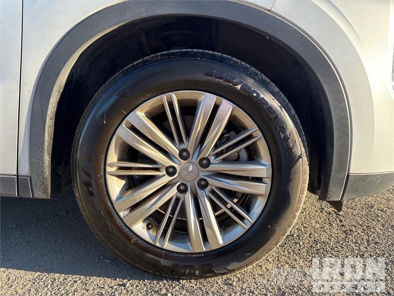 Mitsubishi Outlander PKWs