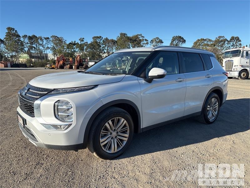 Mitsubishi Outlander PKWs
