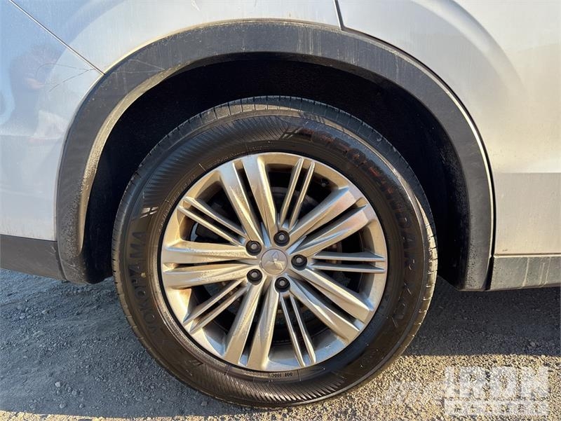 Mitsubishi Outlander PKWs