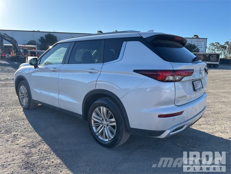Mitsubishi Outlander PKWs