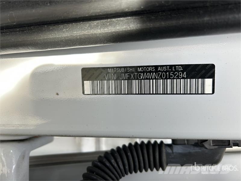 Mitsubishi Outlander PKWs